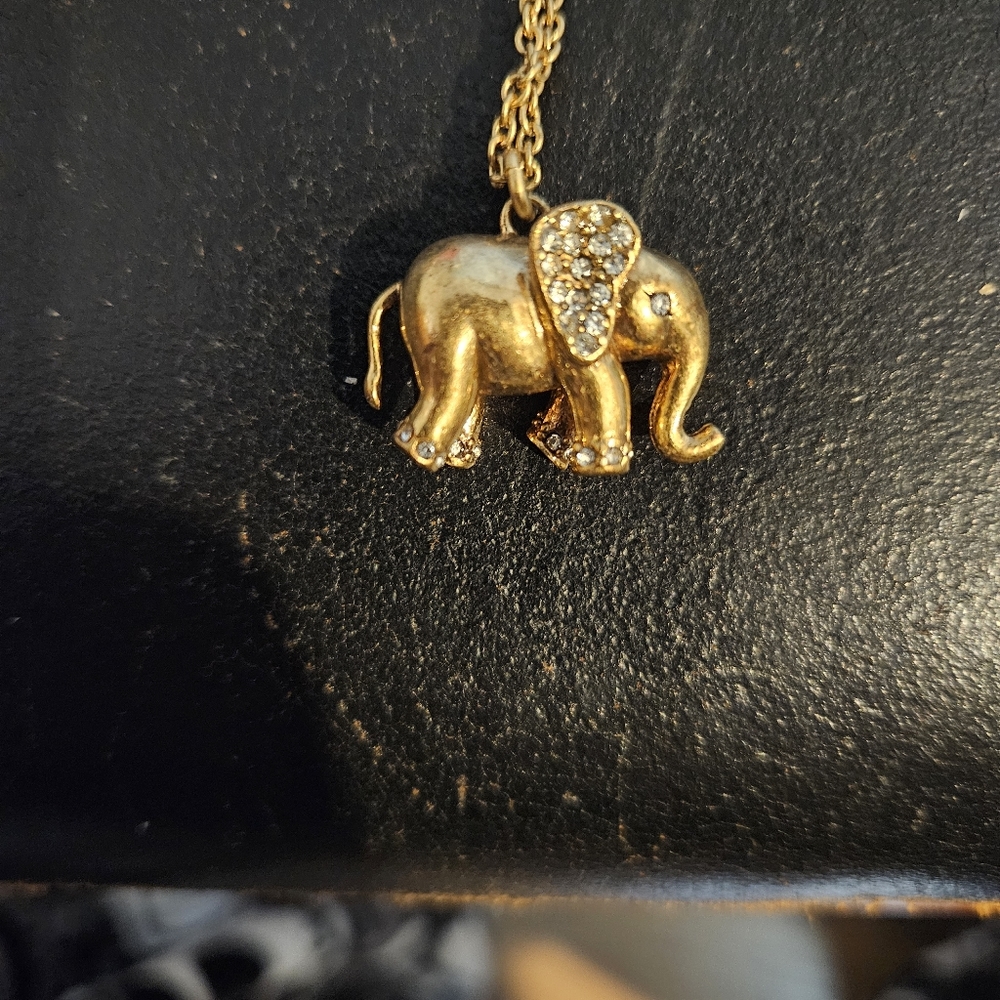 NWT GOLD CHAIN AND ELEPHANT PENDENT